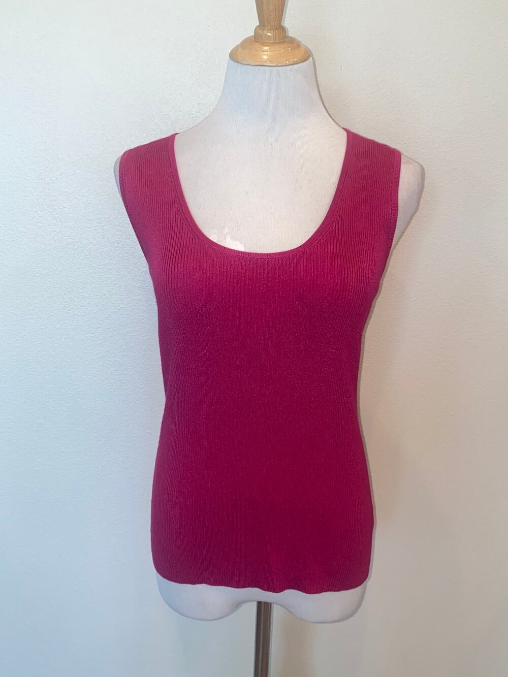 St. John Scoop Neck Ribbed Sleeveless Top Blouse Berry Pink Wool Blend Small